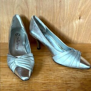 Bella-Vita 6.5 Silver Heels, Dance Flex Technology, 3 Inch women’s Dress Shoes